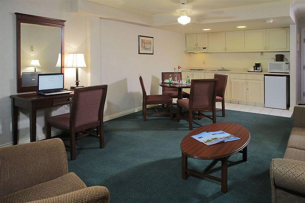 Harbour Towers Hotel & Suites 維多利亞 客房 照片